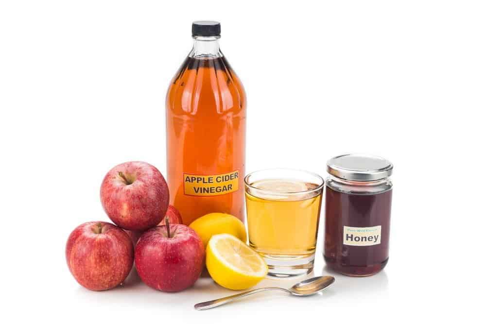 Apple cider vinegar with honey and lemon, natural remedies