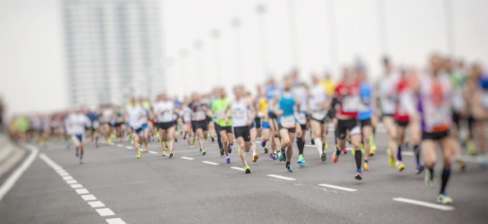 Blur marathon runners in the city - How Frequently Should a Beginner Exercise Running to Achieve Best Results for the Body and Avoid Injuries Explained