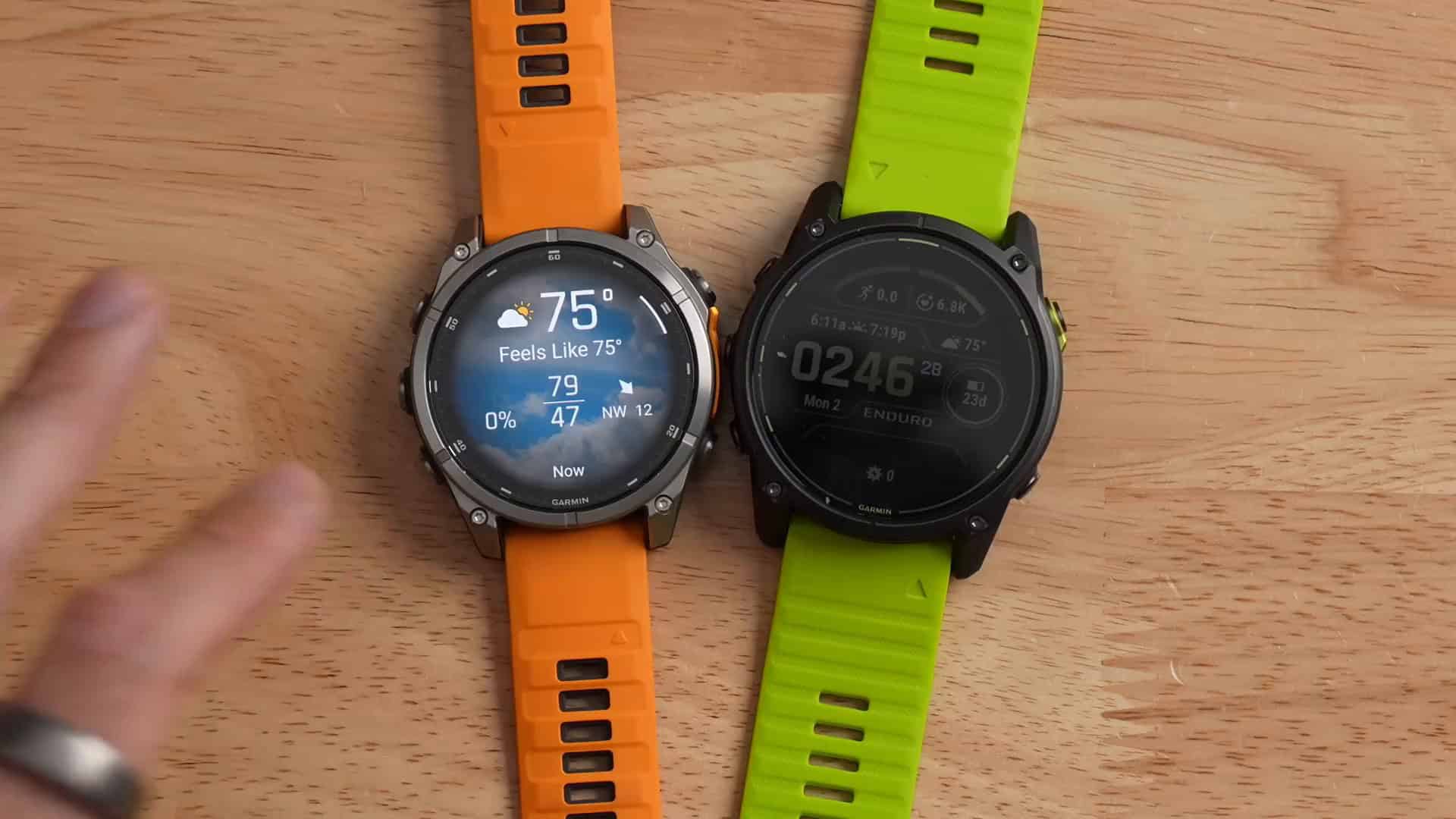 Display technology comparison of Fenix 8 and Enduro 3