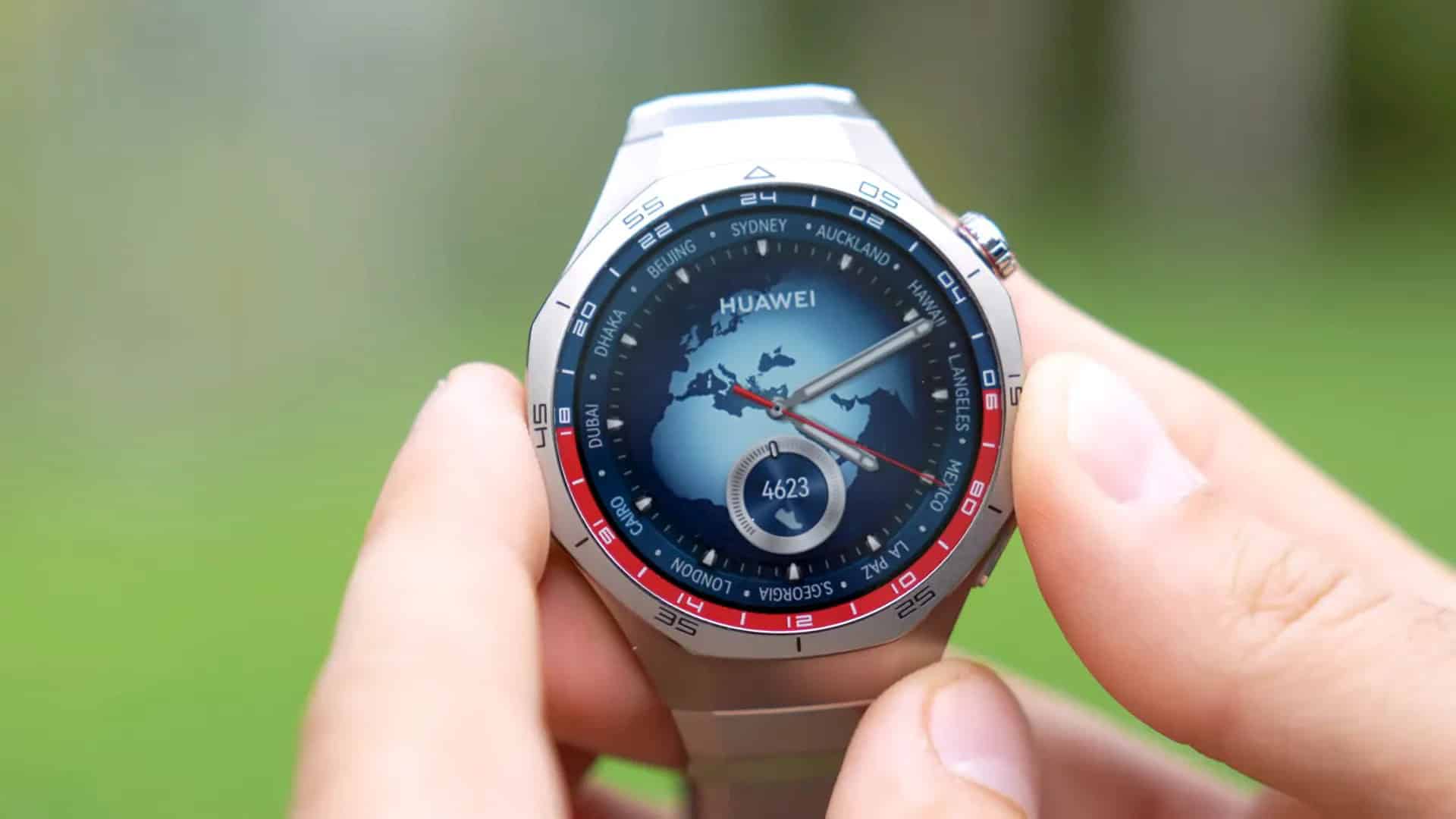 The octagonal design of the HUAWEI WATCH GT 5 PRO