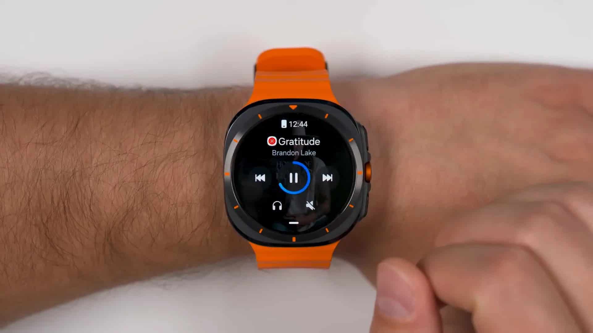 Media playback controls on Galaxy Watch Ultra