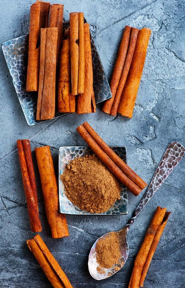 cinnamon on the table, dry cinnamon and powder - Diet Smoothies for Weight Loss