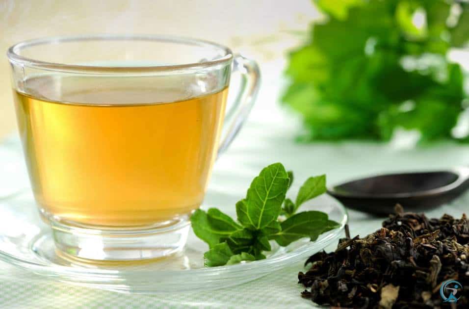Green tea is a rich source of antioxidants and polyphenols, which help to fight free radicals. 