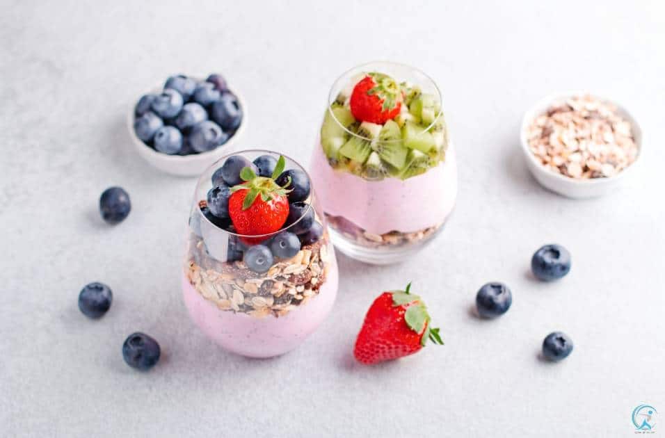 Fruit and yogurt parfait